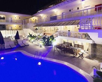 Hotel Odysseas - Polychrono - Pool