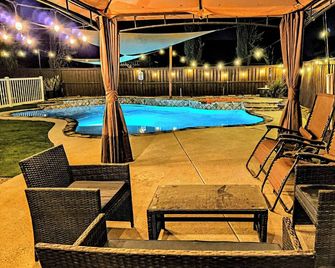 Quiet and relaxing home with private pool and spa - Menifee - Piscina