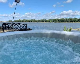 The River's Edge - Tiny Home 3 - Bellevue - Piscina