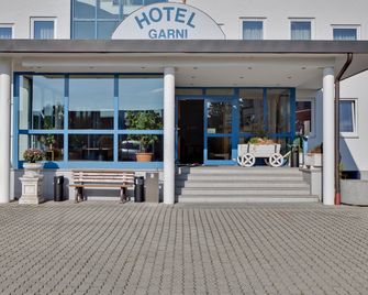 Schwertfirm - Karlsfeld - Building