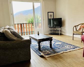 Mountain View 2 Bedroom Apartment Saint Beat Lez - Saint-Béat - Wohnzimmer