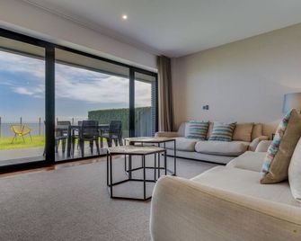 Mango - Funchal - Pokój dzienny