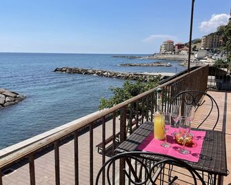 Apartment Casa del Sole by Interhome - Imperia - Balkon