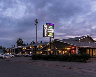 Chinook Country Inn - Sundre - Building