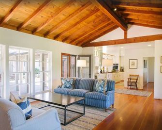 Classic California Ranch House - Buellton - Obývací pokoj