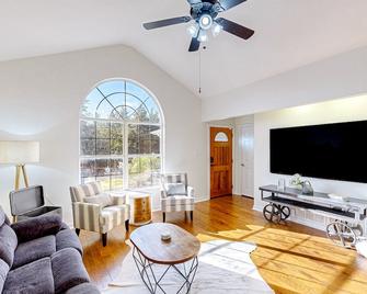 Lone Star Serenity - Anna - Living room