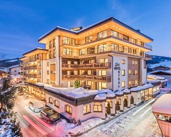 هوتل زينترال - كيرتشبرغ ان تيرول - مبنى