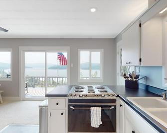 Coeur d'Alene Cottage - Harrison - Kitchen