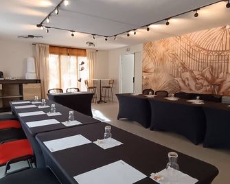 Première Classe Aéroport Marseille - Vitrolles - Sala de reuniones