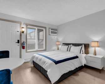 Steps to the Beach & Boardwalk! Free Parking - Seaside Heights - Bedroom