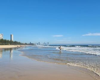 Burleigh Surf Apartments - Burleigh Heads - Playa