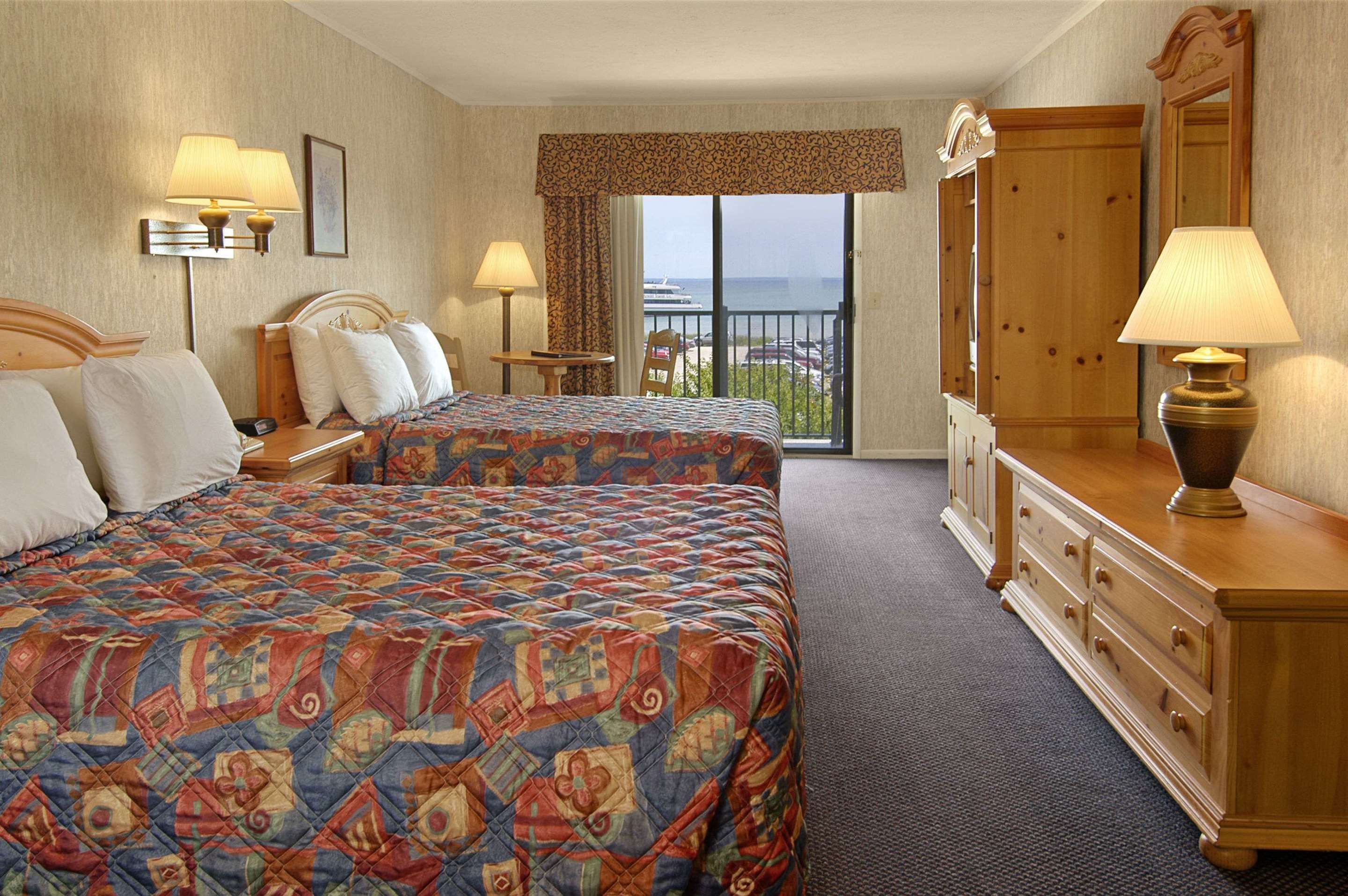 دايز إن باي ويندام ماكيناو سيتي - ليك فيو - ماكيناو ستي - غرفة نوم