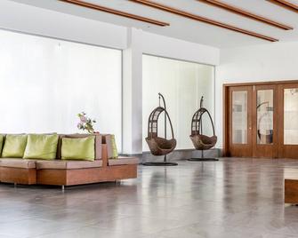 Pushpak Resort - Shirdi - Lobby