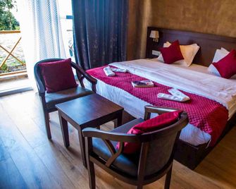 Maatidera Resort- Kanatal - Your Himalayan Abode - Kanatal