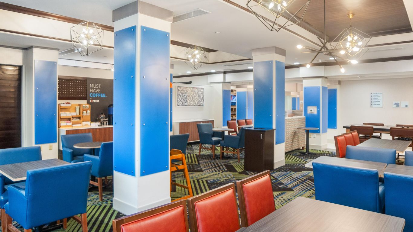 Holiday Inn Express & Suites Stroudsburg-Poconos By IHG