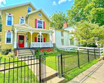 Historic Home within walking distance of Downtown Harmar & Marietta - Marietta - Edificio