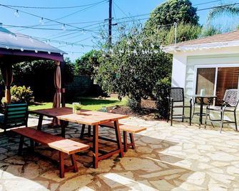 Midtown Ventura Family & Pet Friendly Cottage - Ventura - Patio