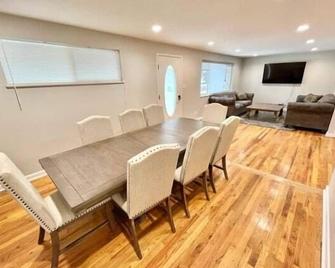Newly Renovated Home w Garage Near Old Town - Pocatello - Dining room