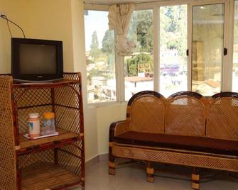 Hotel Spring Valley - كودايكانال - غرفة معيشة