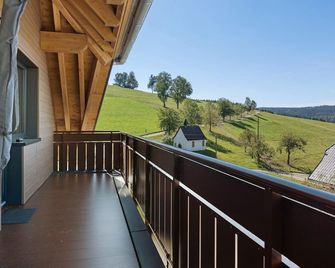 Apartment 'Landleben Deluxe' with Mountain View, Shared Terrace and Wi-Fi - Schonach im Schwarzwald - Balkon
