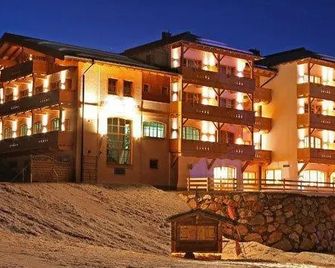 Hotel Langeck - Maria Alm am Steinernen Meer - Building