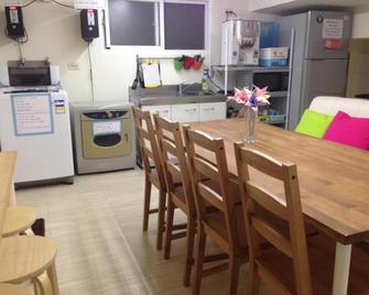 Pineapple Youth Hostel - Kaohsiung - Comedor