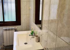 2 bedrooms appartement with wifi at Santander 1 km away from the beach - Santander - Banyo