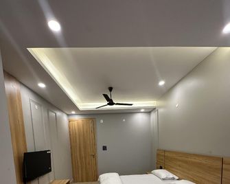 Hotel Sagar Villa Deluxe - Karnal - Slaapkamer