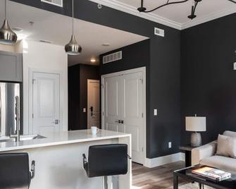 Revived 1 BR Apt by Soulard - St. Louis - Living room