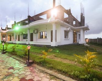 The Gharana Hotel and Resort - Bolpur - Building