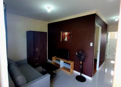 A Suite Apartelle Unit. A minutes walk to downtown - Borongan - Living room