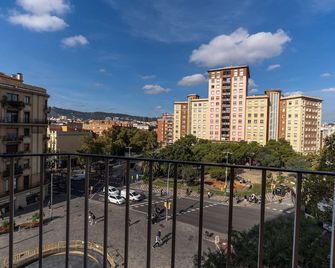 Hostal Sans - Barcelona - Balcony