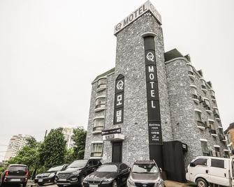 큐모텔 - 완주군 - 건물