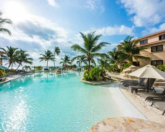 Coco Beach Resort - San Pedro Town - Zwembad