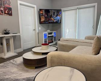 Charming 1-bedroom apartment in brilliant Jersey City with WiFi, AC - Jersey City - Sala de estar