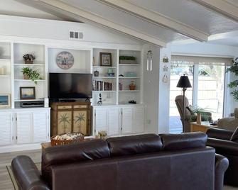 Luxury Oceanfront Estate Direct on the Sand - Melbourne Beach - Living room