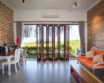 The Ocean Views Luxury Villas & Apartment - South Kuta - Sala de estar