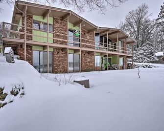 Rustic Crooked Lake Cottage with Views and Deck - Lake - Building