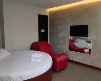 Papatantan Apartelle Daet Branch - Daet - Habitación