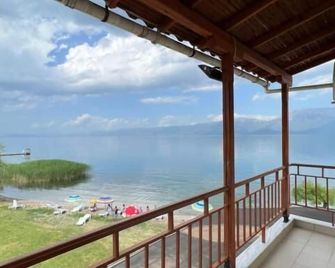 Hotel Victoria - Pogradec - Balcony