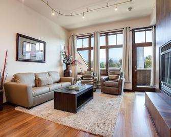 H305B | A/C | Great Downtown Location | High-end Interiors | Free City Bus | Ski - Steamboat Springs - Living room