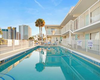 Fin's Inn & Suites - Myrtle Beach - Pool