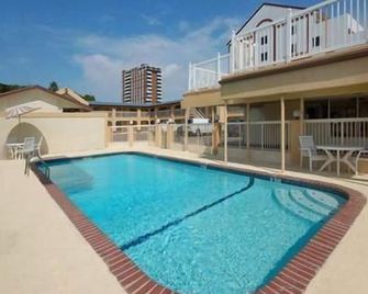 Budget Inn & Suites Shoreline - Corpus Christi - Svømmebasseng