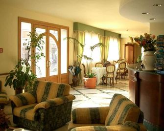Hotel Ristorante Stella 2000 - Olbia - Vestíbul