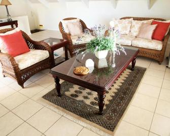 Whispering Whale - Paternoster - Living room