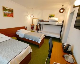 Hotel Comat Deva - Deva - Slaapkamer