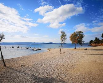 Spacious apartment on a great location -Apartment Kuhta - Biograd na Moru - Strand