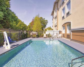 La Quinta Inn & Suites by Wyndham Tampa Bay Area-Tampa South - Tampa - Piscine