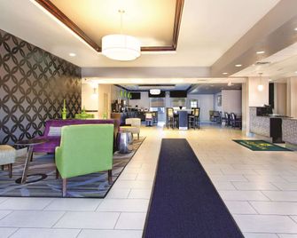 La Quinta Inn & Suites by Wyndham - Tampa South - Tampa - Lobby
