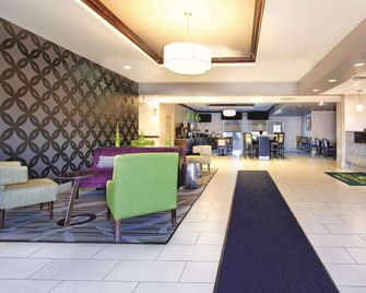 La Quinta Inn & Suites by Wyndham - Tampa South - Tampa - Lobby